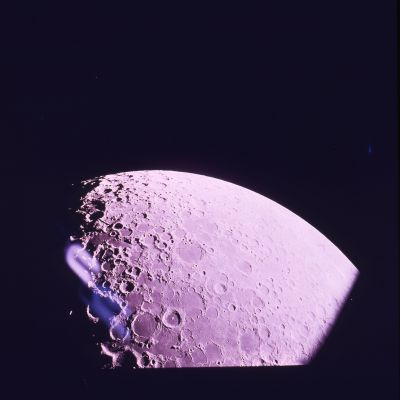 AS 15-88-12009 - Dancing in the night... (3)
nessun commento
Parole chiave: Possible Orbital Anomaly