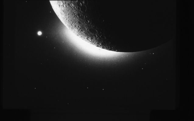 023 - Solar Corona
Image of the Moon taken by the Star Tracker camera onboard Clementine. The bright glow over the horizon is the Solar Corona (outer atmosphere) showing from behind the Moon. Craters at left are illuminated by Earthshine, the light reflected off the Earth and onto the Moon. The dark part of the Moon is on the Lunar Far-Side. Do not equate "Dark-Side" with "Far-Side": the Far-Side experiences the same day-night cycle (28 days) as the Near-Side. 

It just happens to be night on the Far-Side in this image.
Parole chiave: The Moon and the Sun