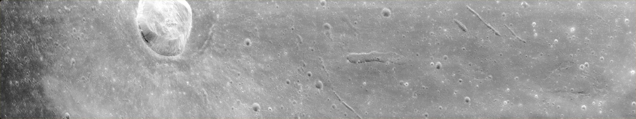 AS 15-P-9567 (a) Dawes Crater Region
Image Collection:  Panoramic 
Mission:  15 
Magazine:  P 
Revolution:  33 
Latitude: 20,5° North
Longitude: 27,5° East 
Lens Focal Length:  24"
Camera Altitude:  111 Km 
Sun Elevation (on Local Horizon):  51° 
Stereo Pair:  AS15-P-9562 
Film Type:  3414 
Film Width:  5"
Image Width:  45,24"
Image Height:  4,5"
Film Color:  black & white 
Feature(s):  DAWES
Parole chiave: Metric Frames