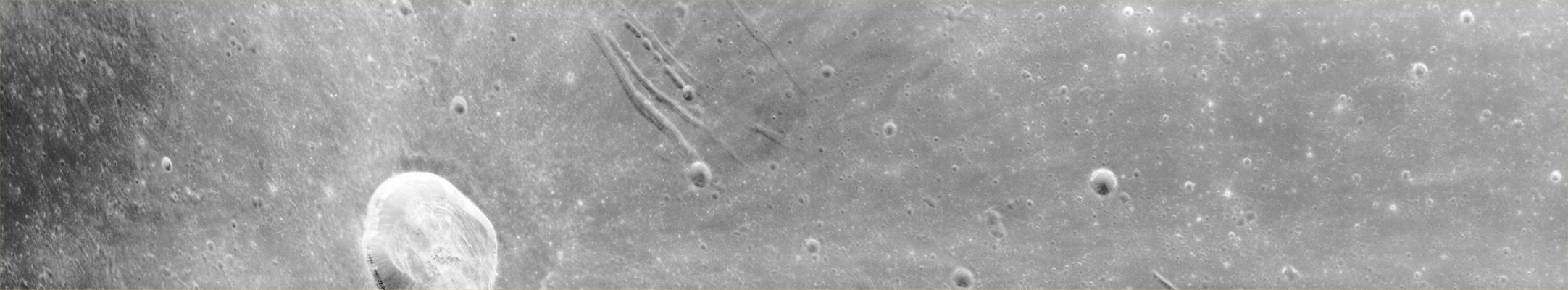 AS 15-P-9569 (a) - Dawes Crater Region
Image Collection:  Panoramic 
Mission:  15 
Magazine:  P 
Revolution:  33 
Latitude: 20,5° North
Longitude: 27,0° East
Lens Focal Length:  24"
Camera Altitude:  111 Km 
Sun Elevation (on Local Horizon):  51° 
Stereo Pair:  AS15-P-9564 
Film Type:  3414 
Film Width:  5"
Image Width:  45,24"
Image Height:  4,5"
Film Color:  black & white 
Feature(s):  DAWES
Parole chiave: Metric Frames