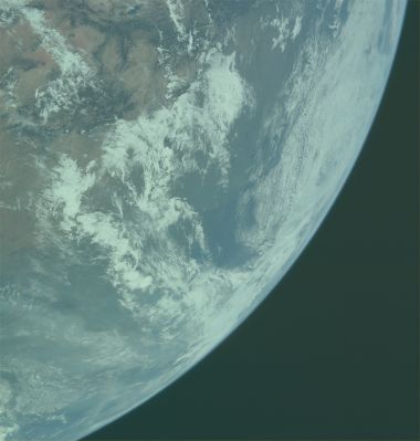 AS 11-36-5307 - Earth's going away...
Parole chiave: Earth from space