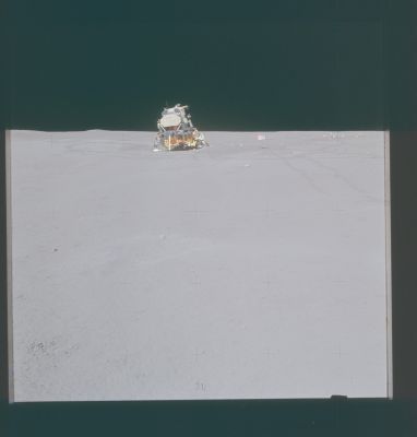 AS 15-88-11928 - The LM, in the distance
Parole chiave: The Lunar Module (LM)
