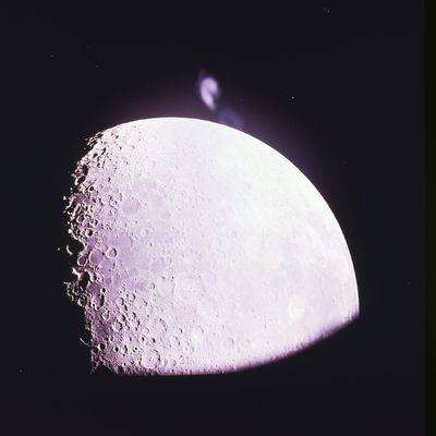 AS 15-88-12012 - "U"-shaped reflections
Parole chiave: Possible Orbital Anomaly