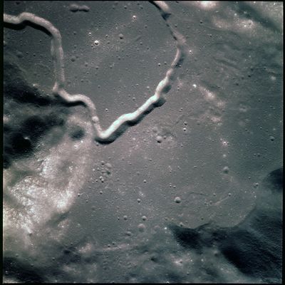 AS 15-96-13010 - Moon River (1)
nessun commento
Parole chiave: Moon from orbit - hills and crevasses