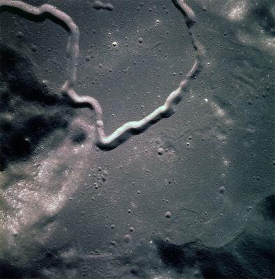 AS 15-96-13011 - Moon River (2)
nessun commento
Parole chiave: Moon from orbit - hills and crevasses