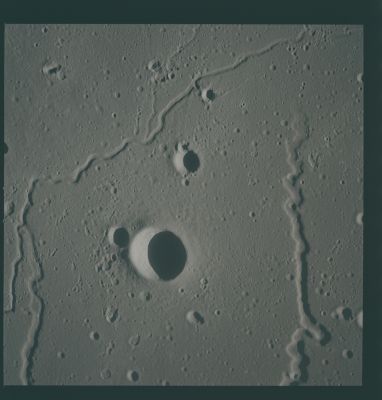 AS 15-96-13048 - Rimae Prinz Region
Parole chiave: The Moon from orbit - Cratered Region near Rimae Prinz