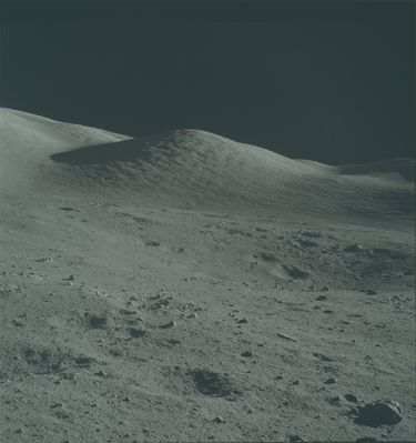 AS 17-134-20408 - The mountains of the Moon: Wessex Cleft (1)
Parole chiave: Lunar Surface - Hills and Mountains - Wessex Cleft