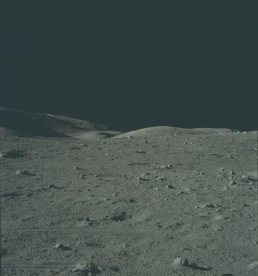 AS 17-134-20417 - The mountains of the Moon: Bear Mountain (10)
Parole chiave: Lunar Surface - Hills and Mountains - Bear Mountain