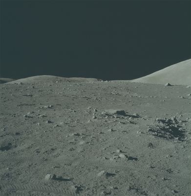 AS 17-134-20418 - The mountains of the Moon: Bear Mountain (11)
Parole chiave: Lunar Surface - Hills and Mountains - Bear Mountain