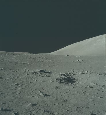 AS 17-134-20419 - The mountains of the Moon: South Massif (12)
Parole chiave: Lunar Surface - Hills and Mountains - South Massif