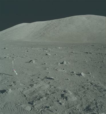 AS 17-134-20428 - North Massif and Lunar Module (2)
Station 1 Panorama: Gnomon and North Massif. 
Note that the LM Ascent Stage can be seen at the foot of the North Massif, about at the center of the picture.
Parole chiave: Lunar Surface - Hills and Mountains - North Massif
