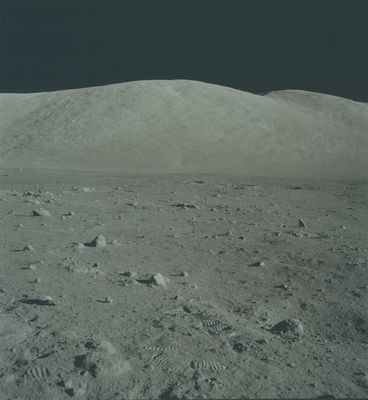 AS 17-134-20429 - North Massif and Lunar Module (3)
Parole chiave: Lunar Surface - Hills and Mountains - North Massif
