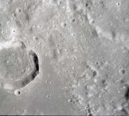 AS 17-150-23060 - Watching down... (2)
Parole chiave: Moon from Orbit - Plains and Craters