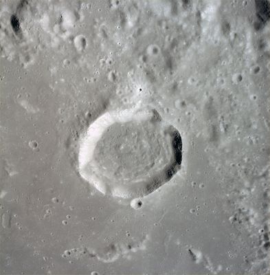 AS 17-150-23061 - Watching down... (3)
Parole chiave: Moon from Orbit - Plains and Craters