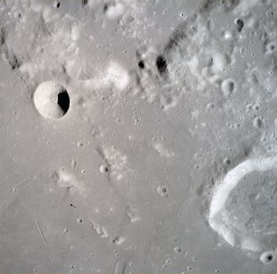 AS 17-150-23062 - Watching down... (4)
Parole chiave: Moon from Orbit - Plains and Craters