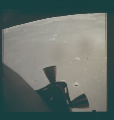 AS 11-40-5846 - Messier and Messier "A"
Caption NASA originale:"View from Armstrong's window of craters Messier and Messier A prior to the landing".
Parole chiave: Lunar Surface - Craters - Crater "Messier" and "Messier A"