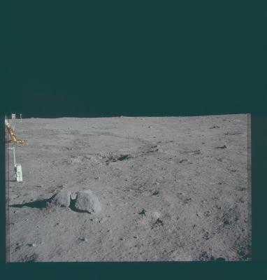 AS 11-40-5932 - Lunar Surface (1)
110:55:49 MT. Rightward of 5931, with good overlap. The split boulder is at the lower left. Note the relative darkness of the areas disturbed by the crew at the center of the photograph.

Parole chiave: Lunar Panorama - Apollo 11 Landing Site