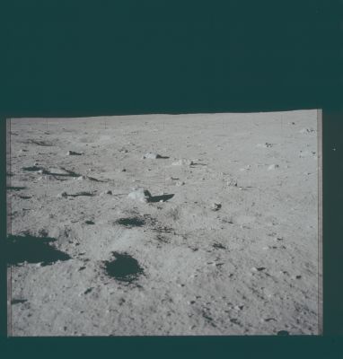 AS 11-40-5939 - Lunar Horizon (3)
110:55:49 MT. Rightward of 5939. View to the South.
Parole chiave: Lunar Panorama - Apollo 11 Landing Site