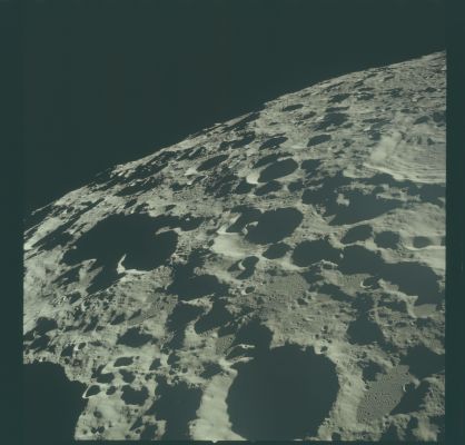 AS 11-44-6608 - East of Daedalus Crater
Parole chiave: The Moon from orbit - Craters (Daedalus Crater)
