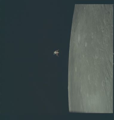 AS 12-51-7511 - LM Intrepid from CSM Yankee Clipper (2)
Parole chiave: From orbit: Lunar Module (LM) and Moon