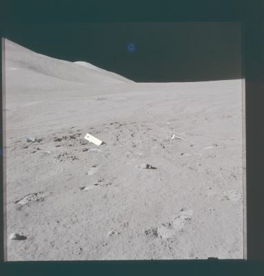 AS 15-87-11856 - Lunar Beauty, with some trash (1)
Parole chiave: Lunar Panorama