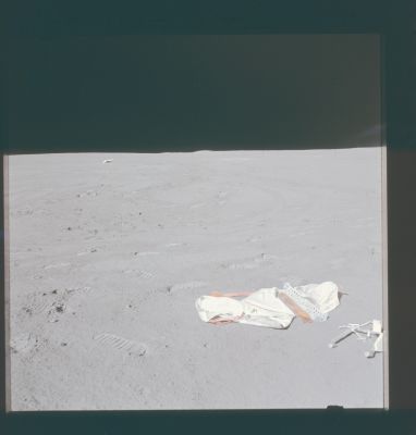 AS 15-87-11858 - Lunar Beauty, with some trash (2)
Caption NASA originale:"147:38:40 MT - Rightward of 11857. This frame ends Jim's ALSEP pan".
Parole chiave: Lunar Panorama