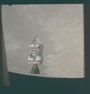 AS 15-88-11972 - CSM Endeavour from LM Falcon
Apollo 15 SIM Bay viewed from the LM during Rev. 49, after rendez-vous.
Parole chiave: CSM Endeavour and the Moon