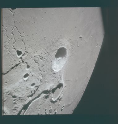AS 15-88-11980 - Aristarchus and Herodotus
Oblique view of craters Aristarchus and Herodotus from lunar orbit sometime during Rev.s 64-72. 
Parole chiave: The Moon from orbit - Craters (Aristarchus & Herodotus)