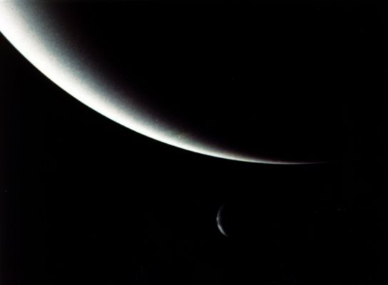 The Eternity beyond Neptune and Triton (natural colors - elab. NASA)
nessun commento
Parole chiave: Neptune's Fly-By