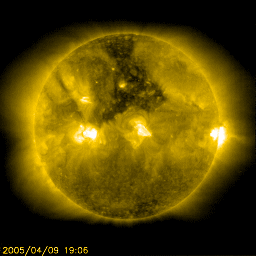 The Sun
"It is in the Human Nature", qualcuno ha scritto, "to take everything for granted...Until you loose it".

Anche il Sole fa parte di quello che "diamo per scontato", come ovvio, ed è per questo che Vi offriamo questo piccolo filmato GIF - opera del Dr A. Feltri: per ricordare e ricordarVi grazie a 'che cosa', oggi, sin dal momento della nostra nascita e sino all'istante della nostra morte, possiamo dire di essere vivi e, quindi, possiamo vedere, respirare, avere esperienze, fare delle scelte, evolvere o regredire, ridere o piangere etc.

E' il Sole: la nostra Stella, ma solo una delle tante...
Parole chiave: The Sun from SOHO