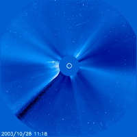 Powerful solar flare from Soho
Caption originale NASA: "Seen through the electromagnetic spectrum, the Sun briefly becomes over than 100 times brighter (in the X-rays wavelength) than normal. This is a so-called "Solar Flare" and, when it happens, energetic particles which are emitted from the Sun strike the Earth causing malfunctions in satellite communications or, in some specific areas, a very unusual (and yet very impressive) phoenomenon known as "Aurora Borealis".
Parole chiave: Sunflares