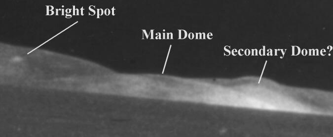 AS 10-30-4421 - Mare Crisium: possible Lunar Dome (detail mgnf) - edited
Con questo ulteriore ingrandimento (e relativo enhancement dell'immagine originale) si riesce, effettivamente, a vedere una sorta di collina a forma di cupola. Circa la natura di questa "collina", la NASA (da noi interpellata in passato) non ha espresso pareri mentre Mike Bara la ritiene un Lunar Dome (senza ombra di dubbio).
Noi diciamo che è davvero "strana": sicuramente molto luminosa e decisamente "rotondeggiante". Insomma, sembra davvero una cupola. Ma l'immagine non è, sempre secondo noi, sufficientemente chiara per esprimere un parere definitivo al riguardo. Siamo ancora, dunque, nel limbo delle opinioni e delle speculazioni dove ognuno può dire quello che vuole.
E la morale, per dirla con filosofia ed ironia, è che "Quando si guarda un mucchio di rami e di foglie, c'è chi vede un albero e c'è chi vede una foresta"...

Aggiornamento (27/09/2007): immagine ingannevole a causa della sovraesposizione del rilievo unita ad una eccessiva "eleaborazione digitale" del frame. Nostra opinione: nulla di strano, nulla di misterioso. Certamente, nessuna "cupola trasparente" è stata ripresa.
Parole chiave: Lunar Domes - Controversial image