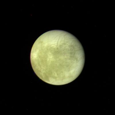 Europa
"TUTTI QUESTI MONDI VI APPARTENGONO, TRANNE EUROPA: NON TENTATE DI ATTERRARVI. 
VIVETECI INSIEME.
VICETECI IN PACE".

Ricordate questa "famosissima" trasmissione (diretta alla Terra ed all'equipaggio dell'astronave Sovietica "Leonov") proveniente dall'astronave Americana "Discovery", in quel momento guidata dall'Elaboratore HAL 9000?
Naturalmente stiamo parlando di "2010 - Odissea 2", il prosieguo cinematografico dell'immortale capolavoro di Sir Stanley Kubrick "2001 - A Space Odyssey".
Europa: la culla di una Nuova Civiltà, da studiare "restando lontani", così da non contaminarla con la nostra arroganza e supponenza.
Due film da rivedere e, dopo aver visto queste immagini, su cui provare a meditare...
Parole chiave: Jupiter's moons - Europa