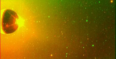 A sodium cloud from Io (4)
Forse tutto questo processo potrà sembrare, ad alcuni giovani Ricercatori, come un tantino "naif" (se non addirittura ridicolo), ma occorre ricordare che le tecniche - oggi diventate di uso familiare - di "controllo a distanza" erano, in quegli anni, pura fantascienza e quindi, nel programmare gli eventi, ci si doveva anche affidare, oltre che alla cara, vecchia matematica (e a dei calcoli che, sebbene fatti solo "a mano" o con l'aiuto di un buon "regolo calcolatore", erano tendenzialmente perfetti), anche ad una eccellente dose di "intraprendenza, fantasia e buona sorte".
Non si finisce davvero mai di conoscere ed imparare, vero?!?
Parole chiave: Jupiter's moons - Io