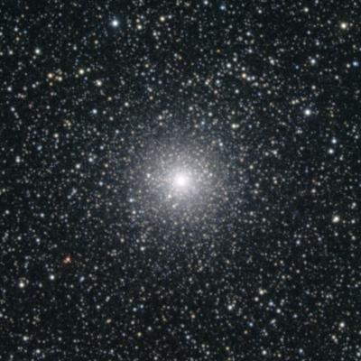 M 54 - Globular Star Cluster
"...Se è vero che l'Universo si espande da sempre e che l'oggetto più lontano nello Spazio e nel Tempo - e dunque più vicino all'Origine di tutto - è a circa 18 miliardi di anni luce, allora deve essere pure vero che, 18 miliardi di anni fa, tutto l'Universo era concentrato in un solo punto. In un singolo punto dello Spazio c'era una sola Stella che sarebbe poi diventata l'intero Creato; il Nulla tutto intorno. Gli indizi sono chiari, ma faccio fatica a credere che questa costruzione sia esatta..."

P.C. Floegers - "In The Paradox"

Parole chiave: From Earth Images