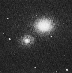 M 60 (NGC 4649) - Elliptical Galaxy
"...Sevocatus animus a societate et a contagione corporis, tum meminit paraeteritorum, praesentia cernit, futura praevidet..."

(Cicerone)

"...L'Animo che sia capace di distaccarsi dalla fragile miseria della (derivante dalla) fisicità può (davvero, veracemente) ricordare ciò che è accaduto, comprendere quello che accade e precognizzare ciò che accadrà..."
Parole chiave: From Earth Images