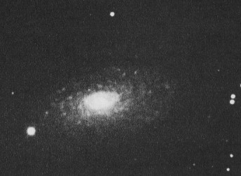 M 63 (NGC 5055) - The "Sunflower" Galaxy
"...Splendida era l'Estate, ed il profumo della campagna, e dei girasoli.
Splendida eri tu: fiammeggianti i tuoi occhi, il tuo sorriso, la tua pelle..."

P.C. Floegers - "Poesie"
Parole chiave: From Earth Images