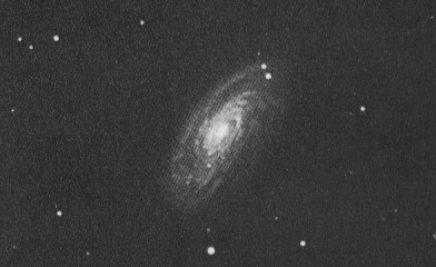 M 88 (NGC 4501) - Spiral Galaxy
"...Meno bisogni si hanno, più si è liberi..."

Cesare Cantù - "Il Galantuomo"

(nota: idea ripresa nel film "Fight Club", dove viene espressa come "...le cose che possiedi, alla fine, ti possiedono...)
Parole chiave: From Earth Images