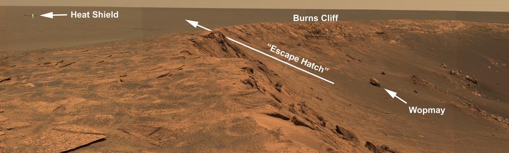 Opportunity's escape-way - Sol 249 (Almost True Colors; credits: NASA/JPL-Caltech)
Una simpatica immagine che rappresenta la "via di fuga" (ma forse è meglio dire il "corridoio di uscita") dal Cratere Endurance che è stata individuata per il Rover Opportunity da parte dei Tecnici del Controllo Missione. Questa immagine (sempre in colori "quasi veri") ci interessa anche perchè sembra risolvere il "mistero" della roccia argentea (o cristallina) che tanto ci aveva interessato: la potete vedere sulla Sn dell'immagine in alto, indicata da una freccia la quale ci dice che si tratta dello "Scudo Termico" della Navicella. Il dato interessante è che al Centro Controllo Missione sembrano intenzionati a mandare il Rover, una volta fuori da Endurance, a "guardare meglio" e "più da vicino" questo "rottame": ne converrete che si tratta di una strana idea per i pragmatici uomini della NASA.
Noi, comunque, la "approviamo" categoricamente e, a titolo di commento, Vi diciamo che, secondo noi, alla NASA non sono ancora per niente sicuri che si tratti davvero dell'Heatshield... 
Parole chiave: Endurance Crater