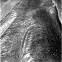 Side-Winders, on Sol 385 (1)
Le immagini sono assai modeste, in termini dimensionali, ma estremamente suggestive nei contenuti: sono alcuni esempi di "Side-Winders". Vi rammentiamo che si tratta di un nick-name NON ufficiale - e cioè che abbiamo inventato noi di Lunar Explorer e NON la NASA o chi per essa - il quale serve ad identificare le dune, lunghe, sottili e sinuose che sembrano essere la maggiore caratteristica dell'area di Meridiani Planum visitata dal Rover Opportunity.
Queste immagini sono state ottenute durante il Sol 385. 
Parole chiave: Mars dunes - Side Winders