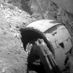 Look at my wheels!!! - Sol 838
Caption originale:"Right Front HazCam Non-linearized Sub-frame EDR acquired on Sol 838 of Opportunity's mission to Meridiani Planum at approximately 12:42:45 MLT".
Parole chiave: Martian Sands and Rover's Right Front Wheel - Meridiani Planum