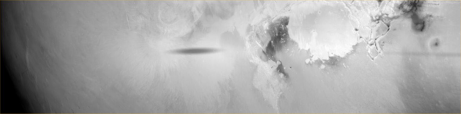 The "Strange Days" of Phobos-2: in Mars' orbit (3)
Phobos-2 carried the video-spectrometric complex (VSK), 3 CCD cameras and a spectrometer. It was built by a team from Bulgaria, East Germany and the Soviet Union, and extensive image processing was performed at IKI and the Keldysh Institute. 
Channel 1 was wide angle with a blue-green filter (400-600 nnmts);
Channel 2 was narrow angle with clear filter (400-1100 nnmts), and
Channel 3 was wide angle with near-infrared filter (800-1100 nnmts). 

The raw data was almost unviewable, so it had to be done some computer processing for horizontal sync, dark current and charge-transfer effects (as discussed in "Televizionnye Issledovaniia Fobosa").
Parole chiave: Mars from orbit - Tharsis Region
