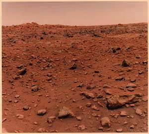 Viking One: the Landing Site - First Color Picture (after a few days)
Caption originale:"A later color treatment typical of what appeared in many official and popular publications, tending more towards a so-called brick red".

Nota: ed ecco la "correzione di rotta". Se il Pubblico reagisce - come, di fatto, reagì - "istericamente" anche solo per una similitudine di colori, che cosa sarebbe accaduto se fossero state mostrate le (probabili) altre ed ulteriori analogie fra la nostra Terra e Marte? La risposta ad un quesito come questo deve darla la coscienza di ognuno di noi, ovviamente. Noi ci limitiamo a mostrarVi quello che fece la NASA: poche ore, ed ecco che la "Pubblica Ammenda" fu fatta e messa giù "a colori":"Sorry, abbiamo sbagliato noi! Marte è rosso/arancio/mattone ed il cielo...Il cielo non è blu. Non sappiamo com'è (!), ma sappiamo che NON è blu". Ecco cosa accadde e poi...Tutti tranquilli e felici. 

Una nostra riflessione: se il Pubblico - in America, ma non solo - fosse meno isterico, forse (diciamo FORSE) una buona fetta di cover-up non sarebbe necessaria...
Parole chiave: Mars Panorama - Controversial