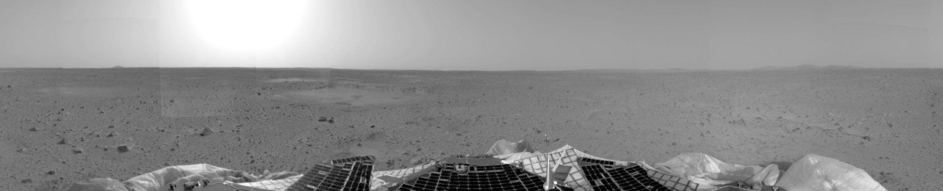 Deflated Air-Bags, bright Sun and distant Hills on Spirit's Sol 1
nessun commento
Parole chiave: Mars Panorama