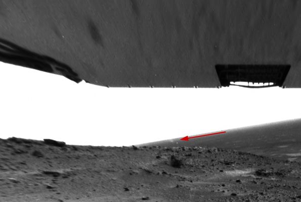Dust-Devil (DD) and "star-like light" in the distance - Sol 421
Una interessante scoperta fatta dall'Amico (e Socio Lun-Ex-It) Matteo Fagone: il punto luminoso che vediamo accanto al DD � un photoartifact oppure qualcosa di reale?...

Decidetelo Voi: gli elementi (ormai) li avete davvero tutti...
Parole chiave: Controversial Frames