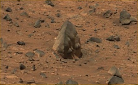 Martian rocks, in approx. true colors (6) - Sol 677
...Humphrey's back...
Parole chiave: Mars rocks, sand and debris - Controversial Image