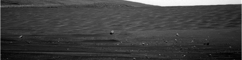 Back to normal: clear horizon and a sea of dunes - Sol 699
Original caption:"Right Pan-Cam Non-linearized Sub-frame EDR acquired on Sol 699 of Spirit's mission to Gusev Crater at approx. 10:20:37 MLT.
Camera commanded to use Filter 1 (436 nm)".
Parole chiave: Mars Panorama