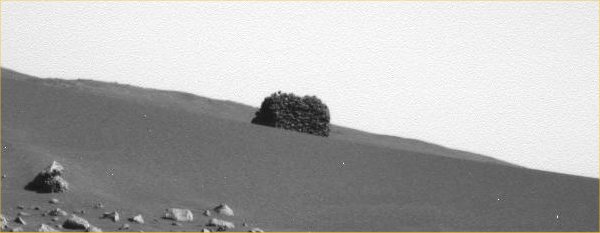Mars "vegetation"? (3) - Sol 728
Original caption:"Right PanCam Non-linearized Full frame EDR acquired on Sol 728 of Spirit's mission to Gusev Crater at approximately 14:24:06 MLT.
Camera commanded to use Filter 1 (436 nm)".
Parole chiave: Mars Rocks, Sand and Debris - Extremely Anomalous Surface Feature