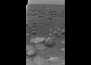 On the surface of Titan
Caption ESA originale:"This raw image was returned by the ESA Huygens DISR camera after the probe descended through the atmosphere of Titan. It shows the surface of Titan with ice blocks strewn around. The size and distance of the blocks will be determined when the image is properly processed". Dunque Huygens ce l'ha fatta: è scesa su Titano! E la qualità di queste prime immagini supera le nostre più rosee aspettative: la visibilità è buona e questa parte di Titano sembra ricordarci - vagamente - la superficie di Venere, così come ripresa dalle Sonde Sovietiche "Venera".
Parole chiave: Titan's surface