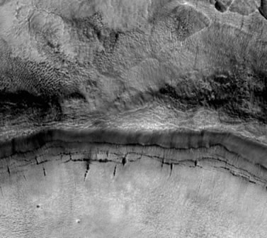 Controversial Surface Feature in Utopia Planitia (EDM n.1)
vedi il commento al frame che precede
Parole chiave: Mars from orbit - Utopia Planitia Region